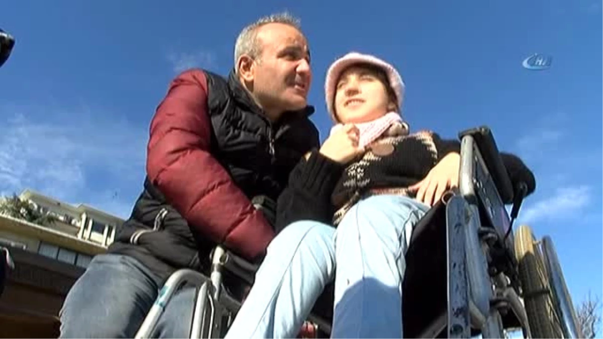 Artvinli Omurilik Hastası Bilge Kara, Tedavi İçin İstanbul\'a Geldi