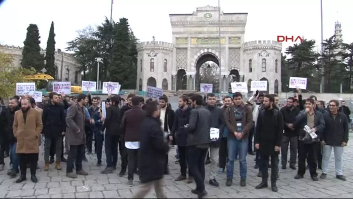 Beyazıt\'ta Yılbaşı Kutlamaları Protestosu