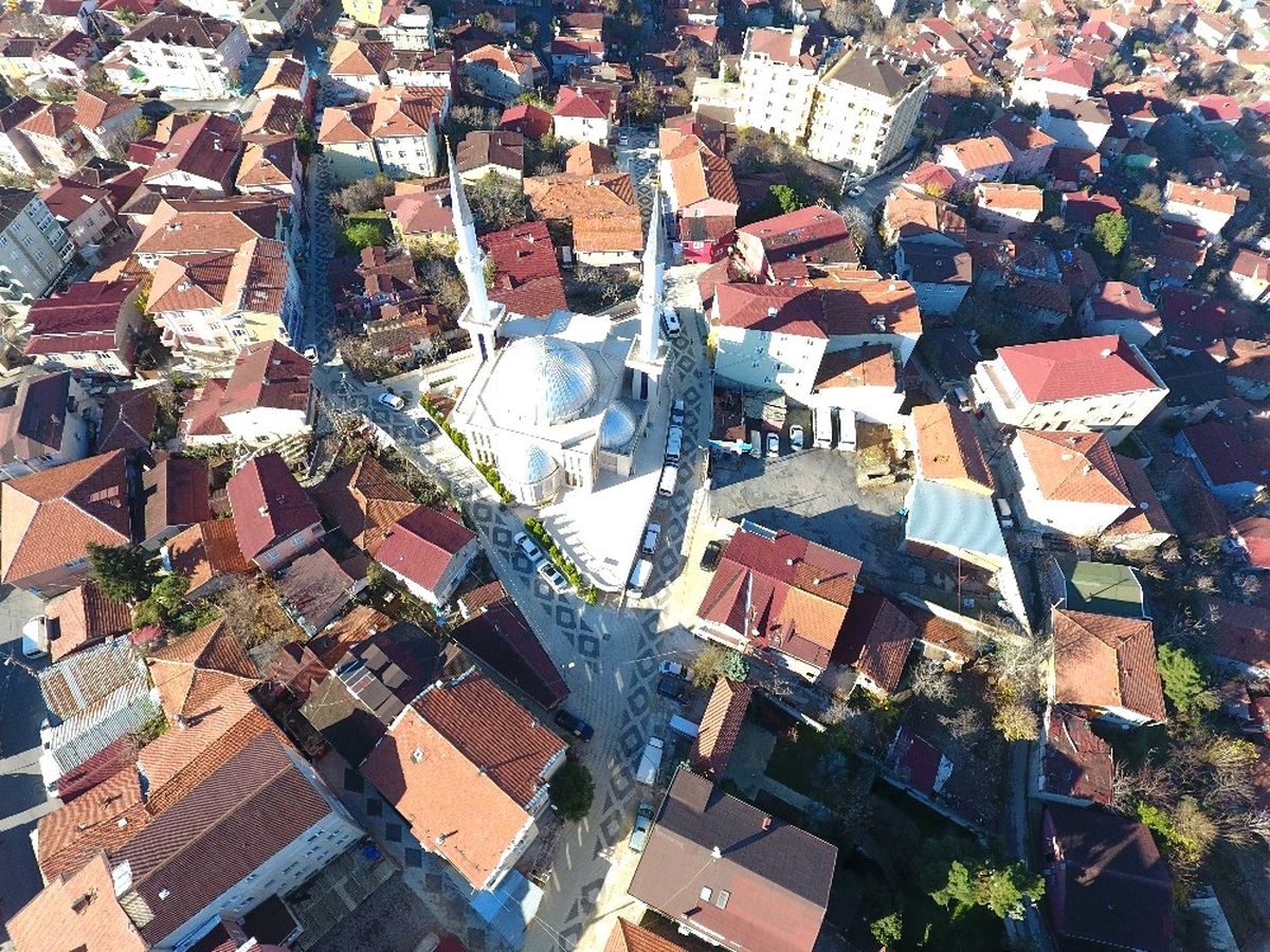 Beykoz\'daki Yenimahalle Şeref Yıldız Camii Sokakları Taşla Kaplandı