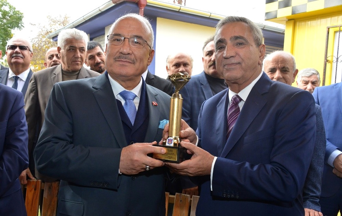 Büyükşehir Belediyesi Kentteki Taksi Duraklarını Yeniledi