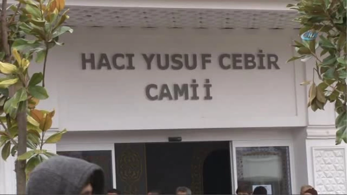 Çekmeköy\'de Yusuf Cebir Camii Önü Meydanı Açıldı