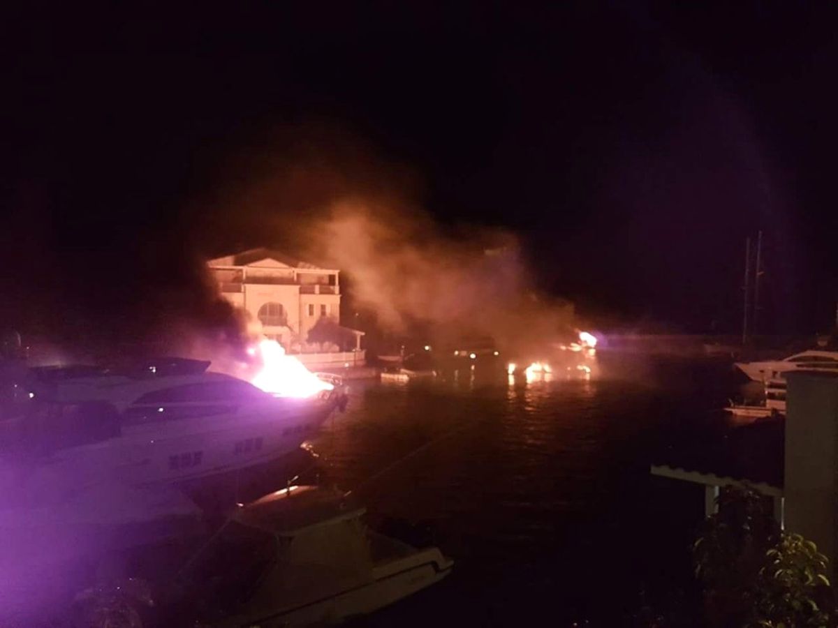 Çeşme\'de Yat Yangını
