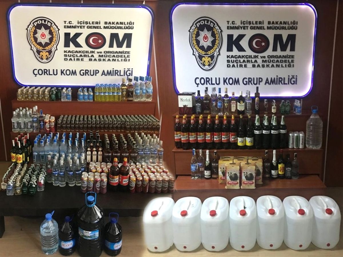 Çorlu\'da Yılbaşı Öncesi Operasyon 800 Şişe 300 Litre Kaçak İçki Ele Geçirildi