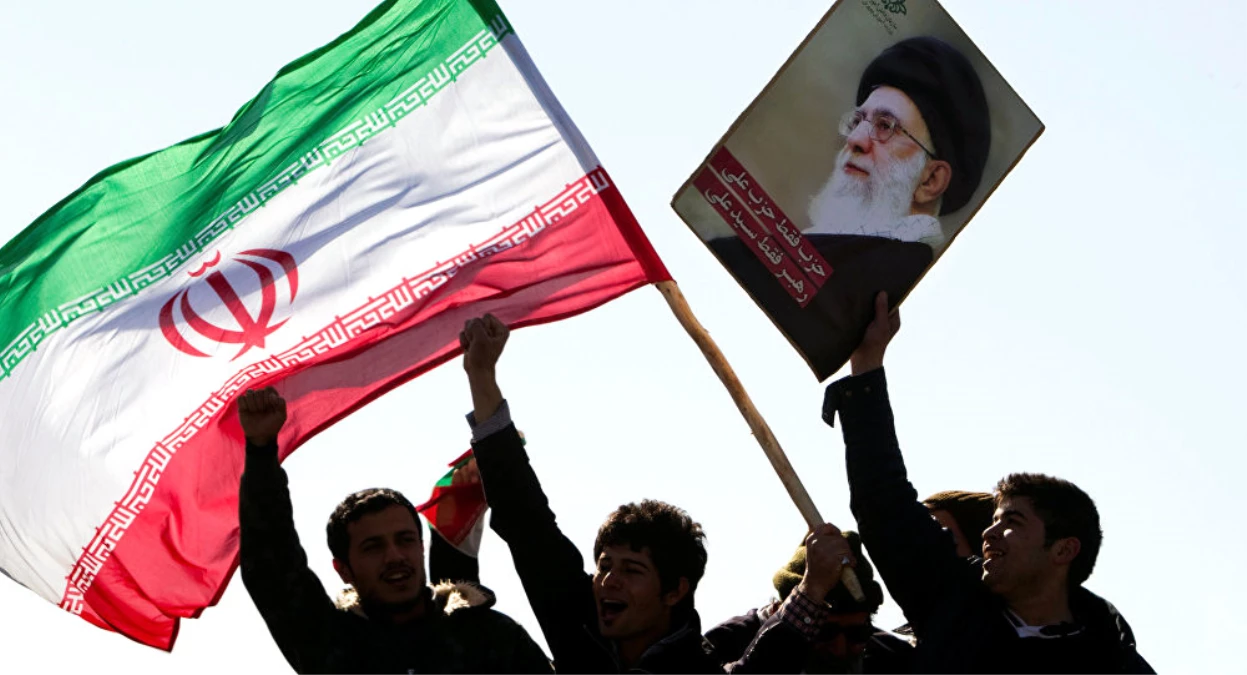İran\'da Halk Sokaklara Döküldü, Cumhurbaşkanı Yardımcısından Tehdit Geldi: Gözleri Yanacak!