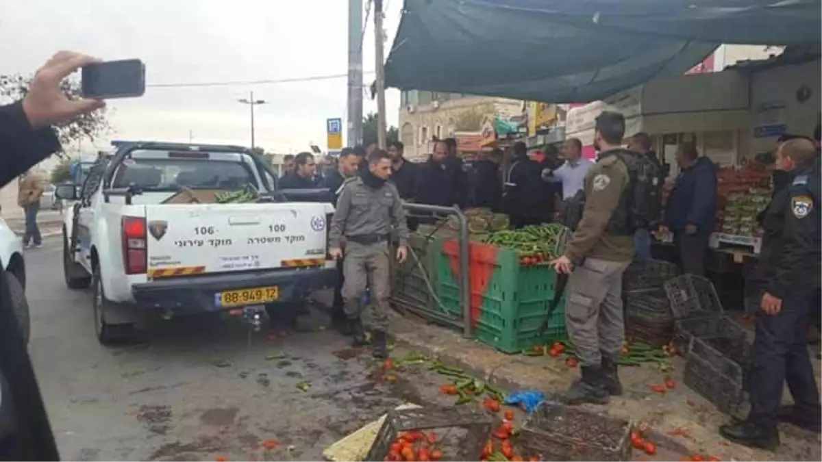 İsrail Polisi Sebze Pazarını Dağıttı