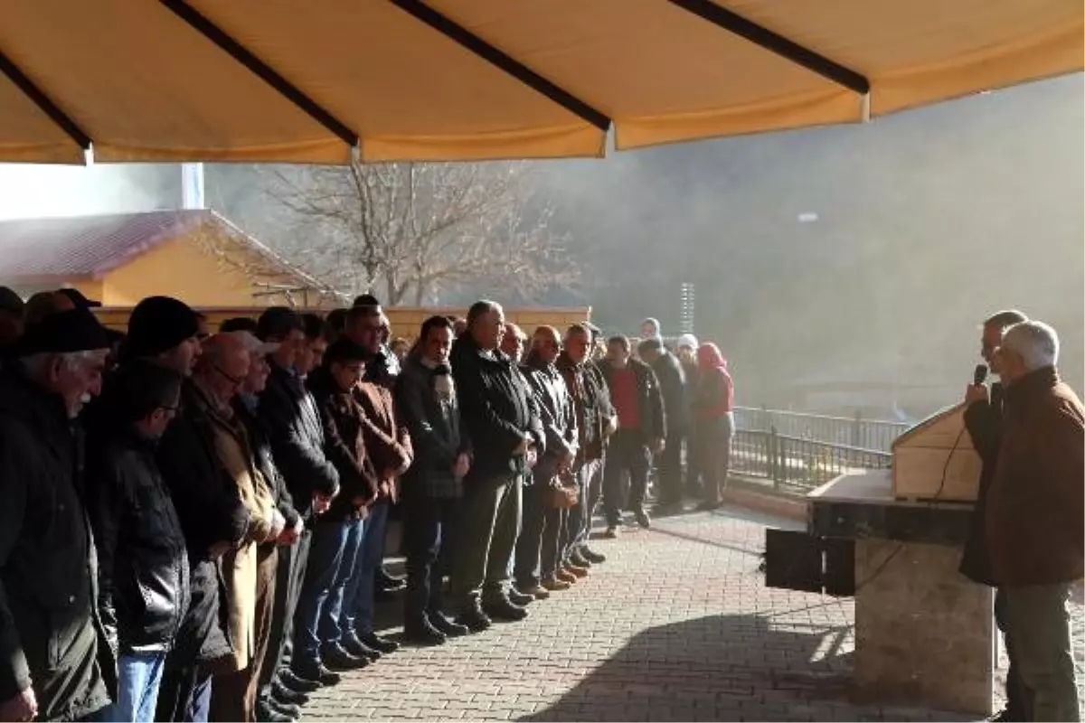 İstanbul\'da Öldürülen İki Kardeş, Tunceli\'de Toprağa Verildi