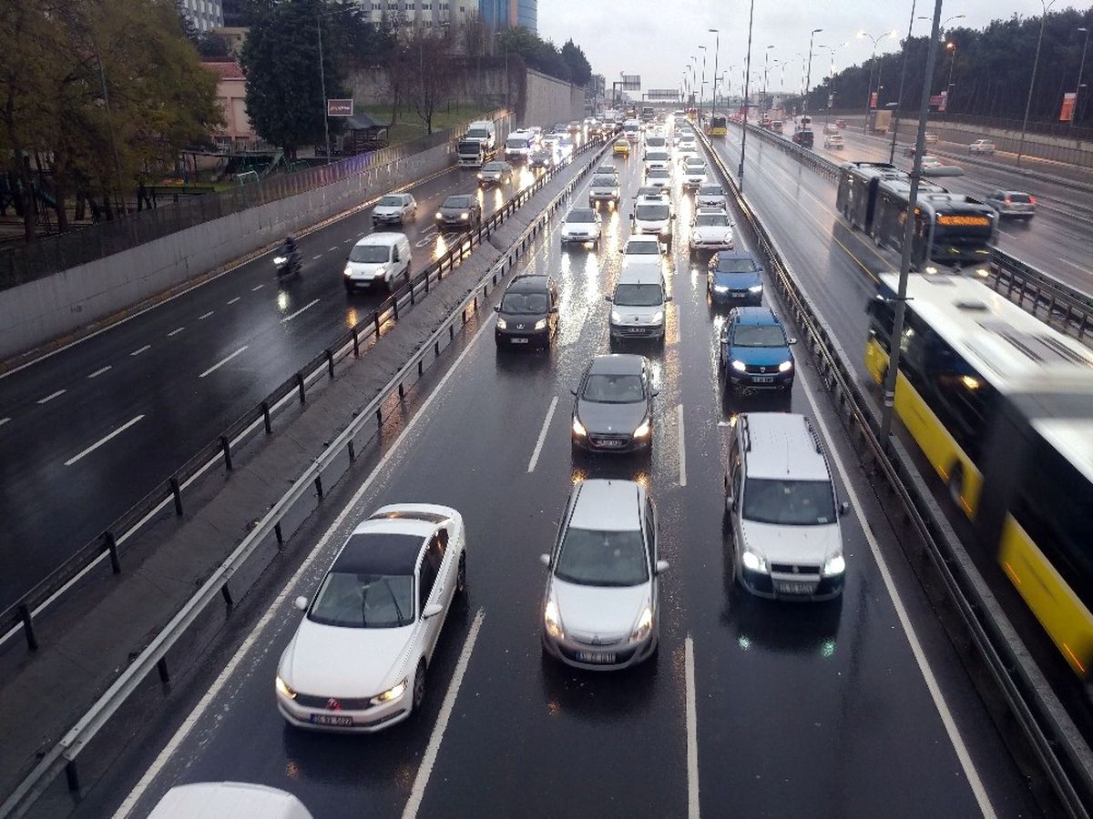 İstanbul\'da Trafiğinde Yılbaşı Yoğunluğu