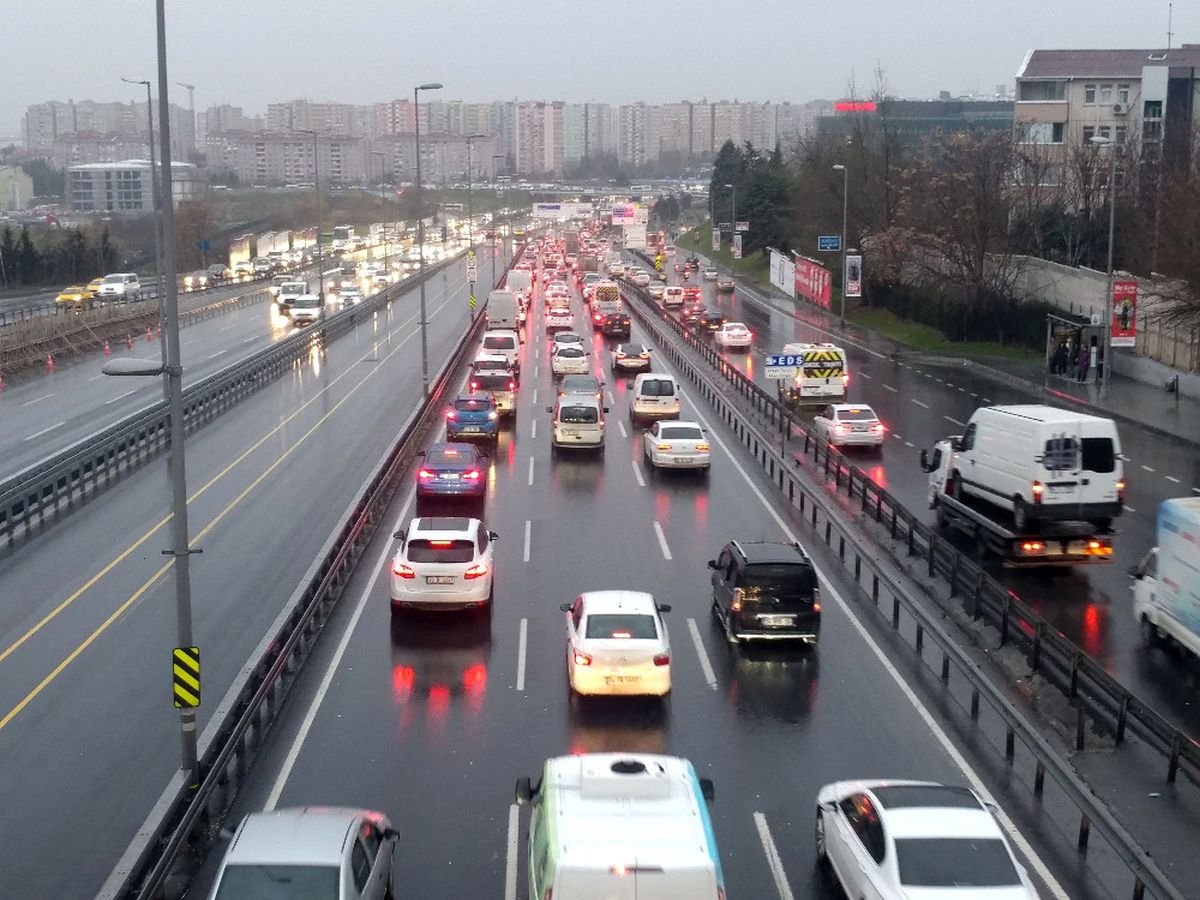 İstanbul\'da Trafiğinde Yılbaşı Yoğunluğu