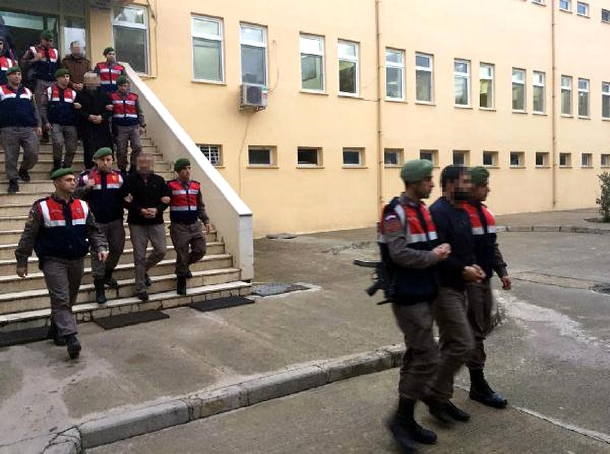 İzmir\'de, Sosyal Medyadan PKK\'ya Destek Veren 4 Kişi Tutuklandı