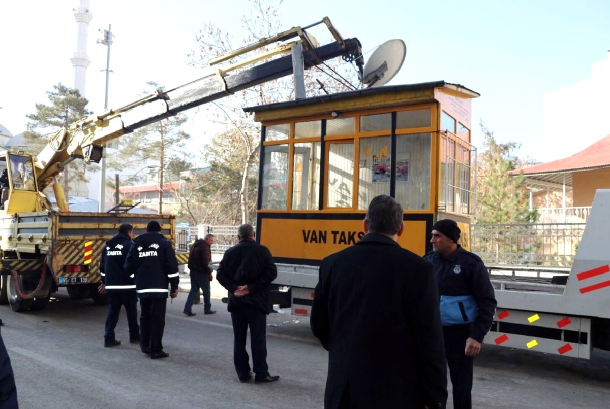 Kaldırımlardaki Taksi Durakları ile Kulübeler Kaldırılıyor