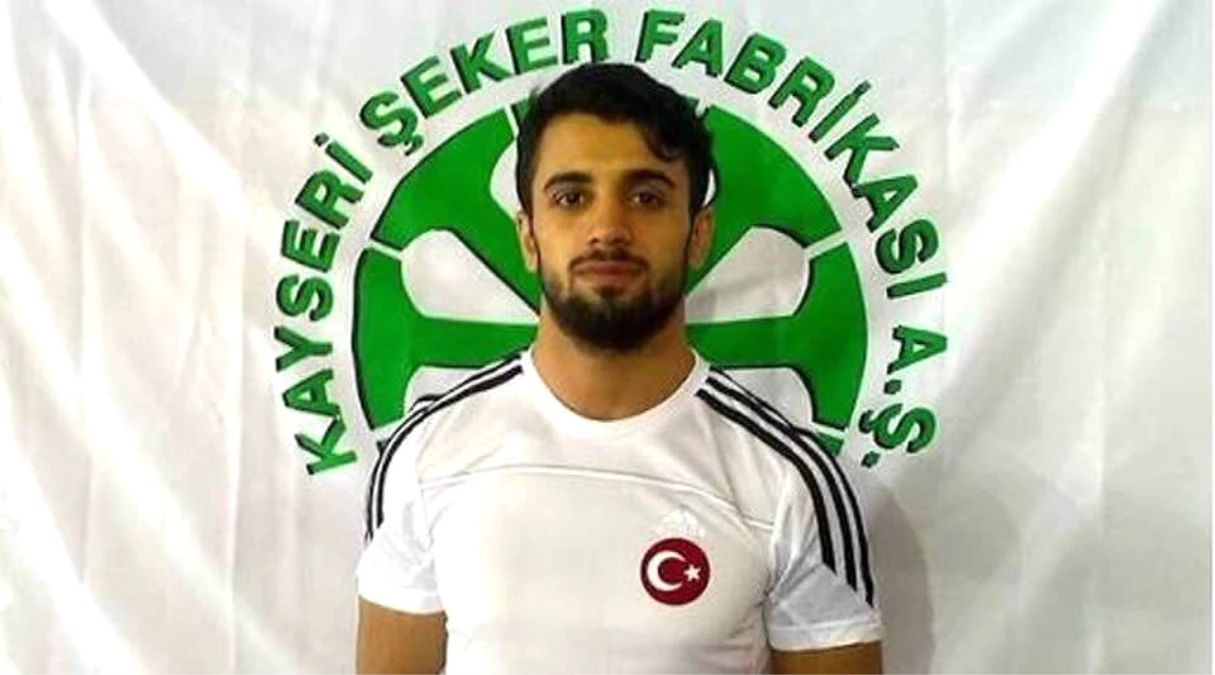 Kayseri Şekersporlu Milli Güreşçi Ekrem Öztürk Rize\'de Türkiye Şampiyonu Oldu