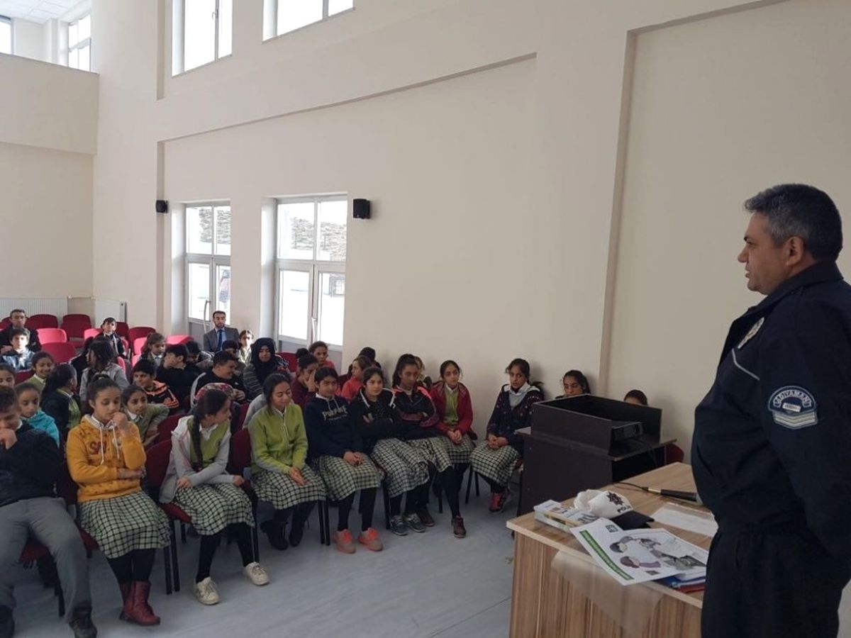 Öğrencilere Yönelik Güvenli İnternet Kullanımı Semineri Verildi