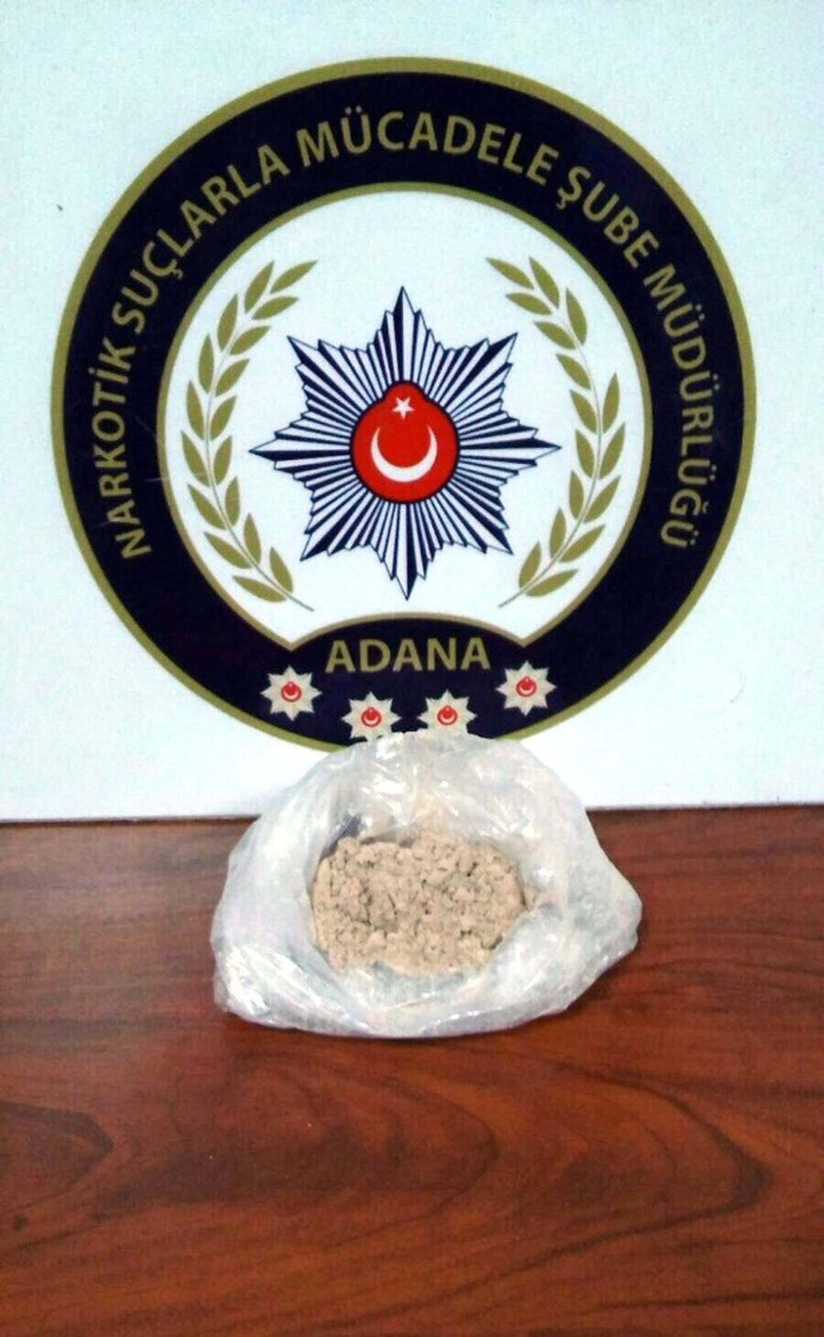 Polislere Çarpıp Kaçmaya Çalışan Uyuşturucu Taciri Tutuklandı