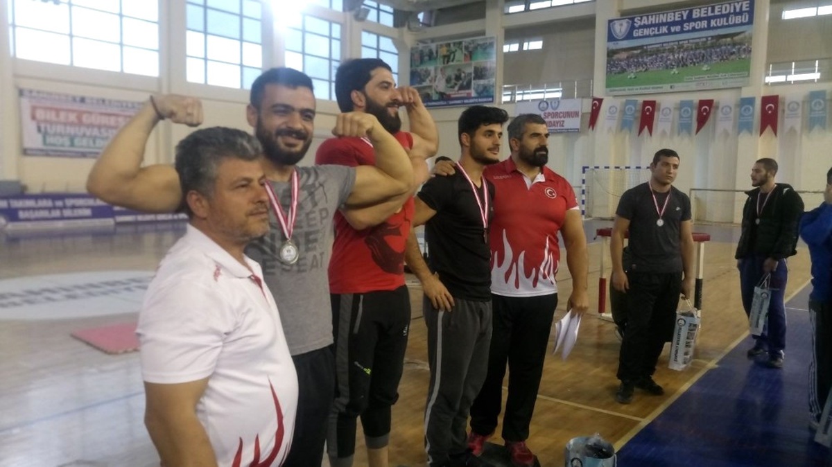 Şahinbey\'de Bilek Güreşi Şampiyonası Düzenlendi