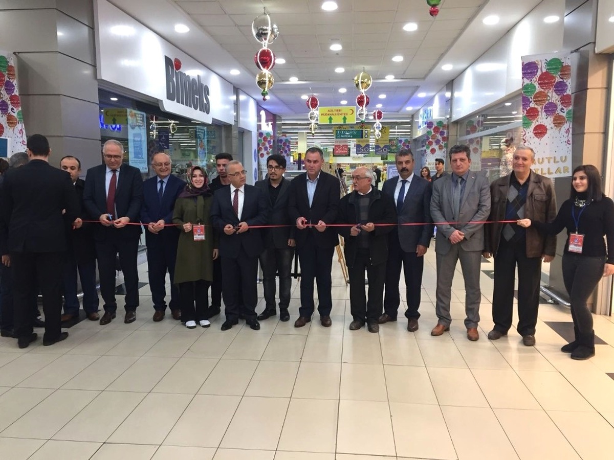 Salihli\'de "İnsanlık Aranıyor" Sergisi Açıldı