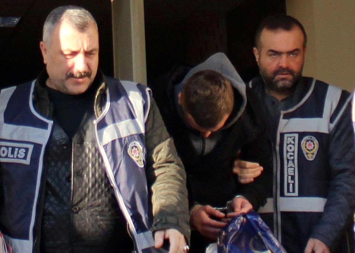 Sosyal Medyada Kadın Profili Açıp Gasp Yapan Şahıs Tutuklandı
