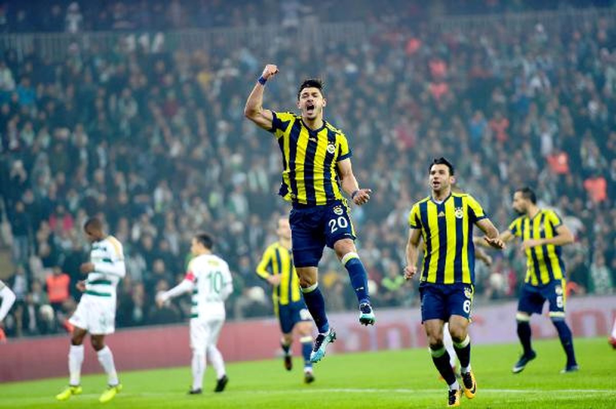 Süper Lig\'in Şampiyonları İlk Yarıda Gollerinin Büyük Kısmını Yeni Oyuncularıyla Buldu