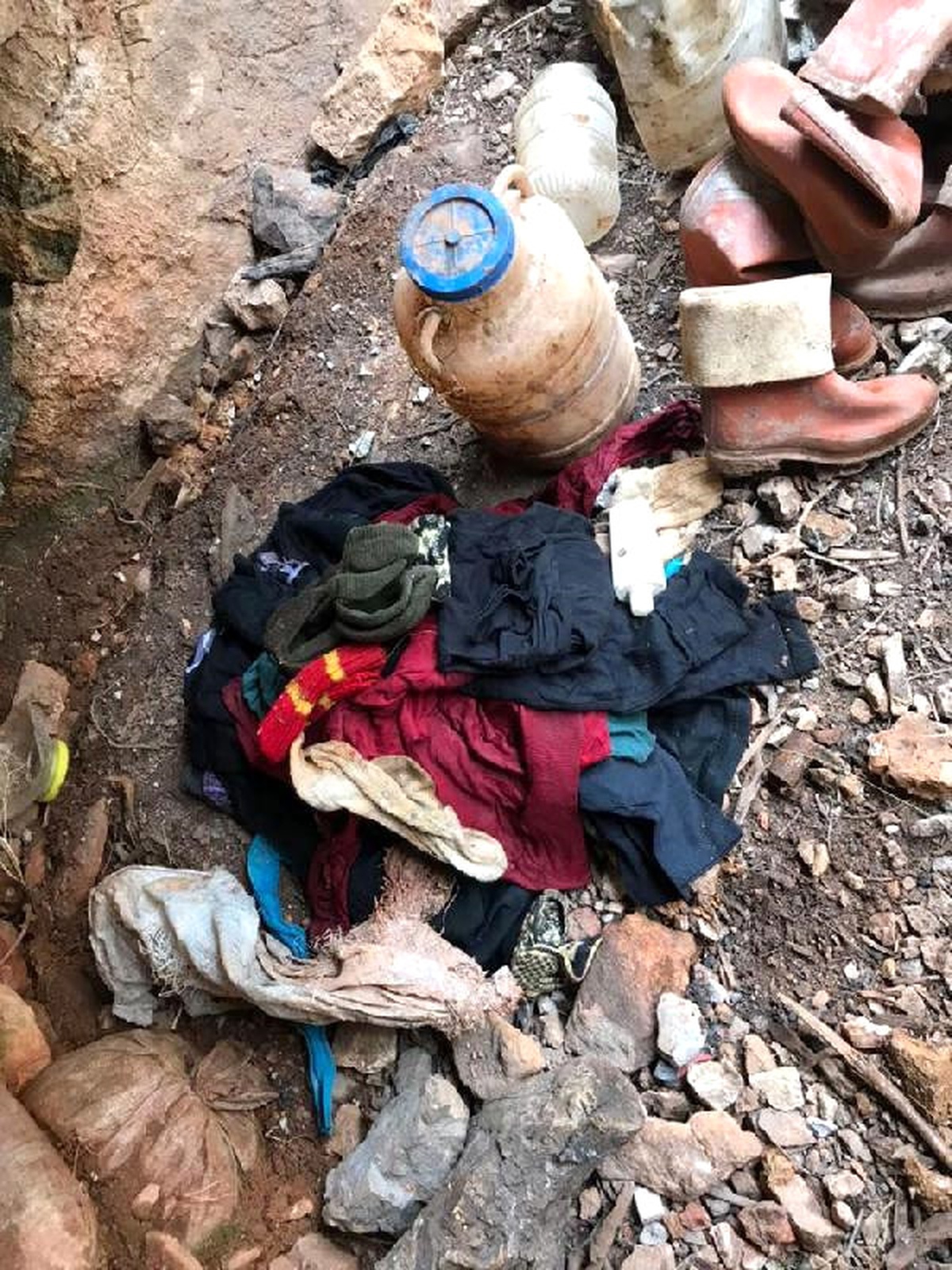 Tunceli\'de PKK Sığınaklarında Patlayıcı Ele Geçirildi