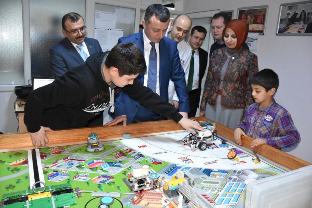 Vali Büyükakın\'dan Bilim ve Sanat Merkezi\'ne Ziyaret