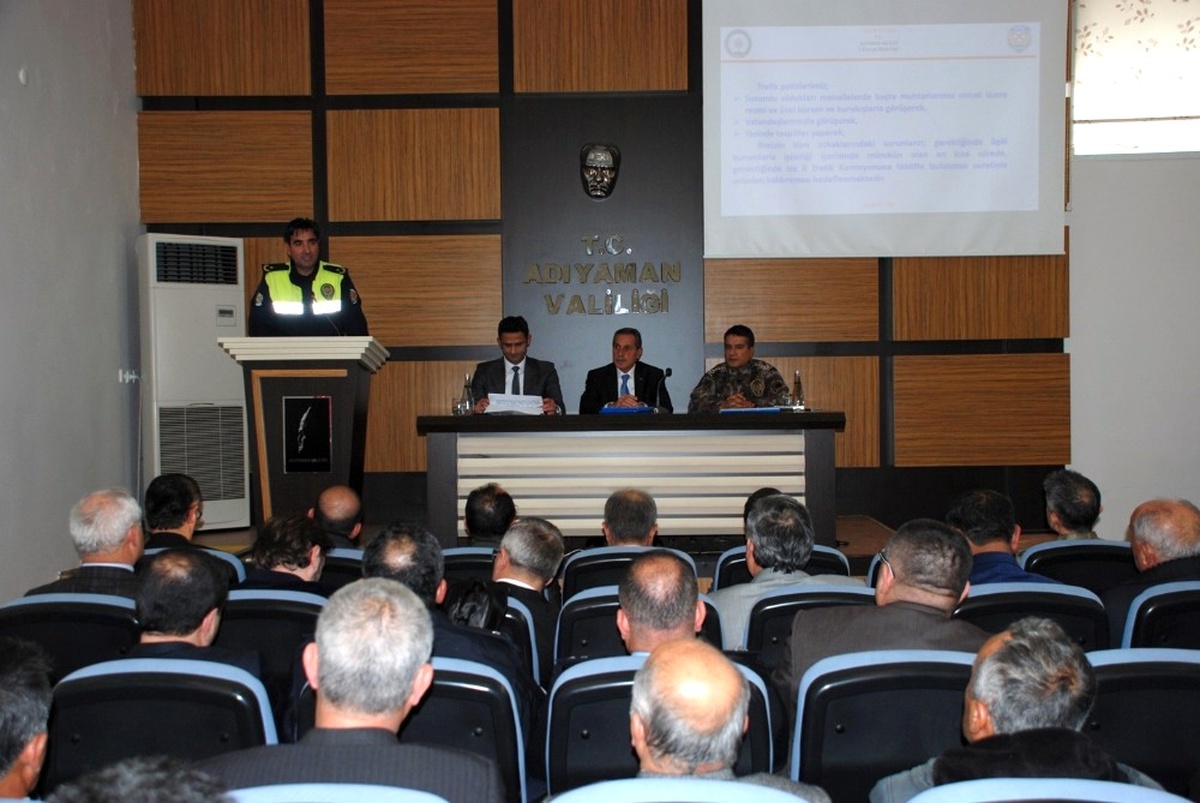 Vali Kalkancı Mahalle Muhtarlarının Sorunlarını Dinledi
