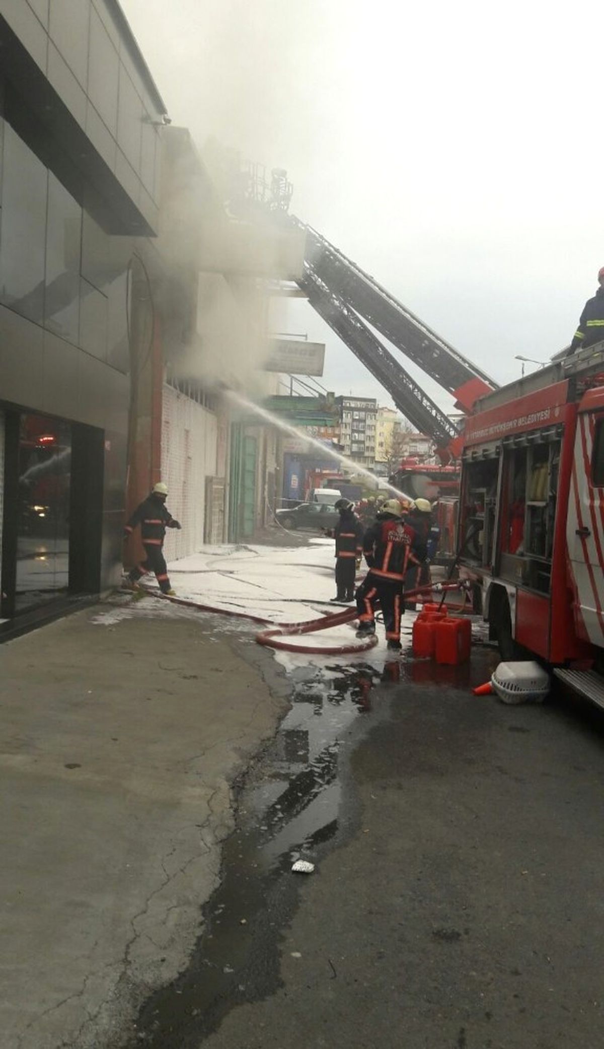 Zeytinburnu Demirciler Sanayi Sitesi\'nde Yangın
