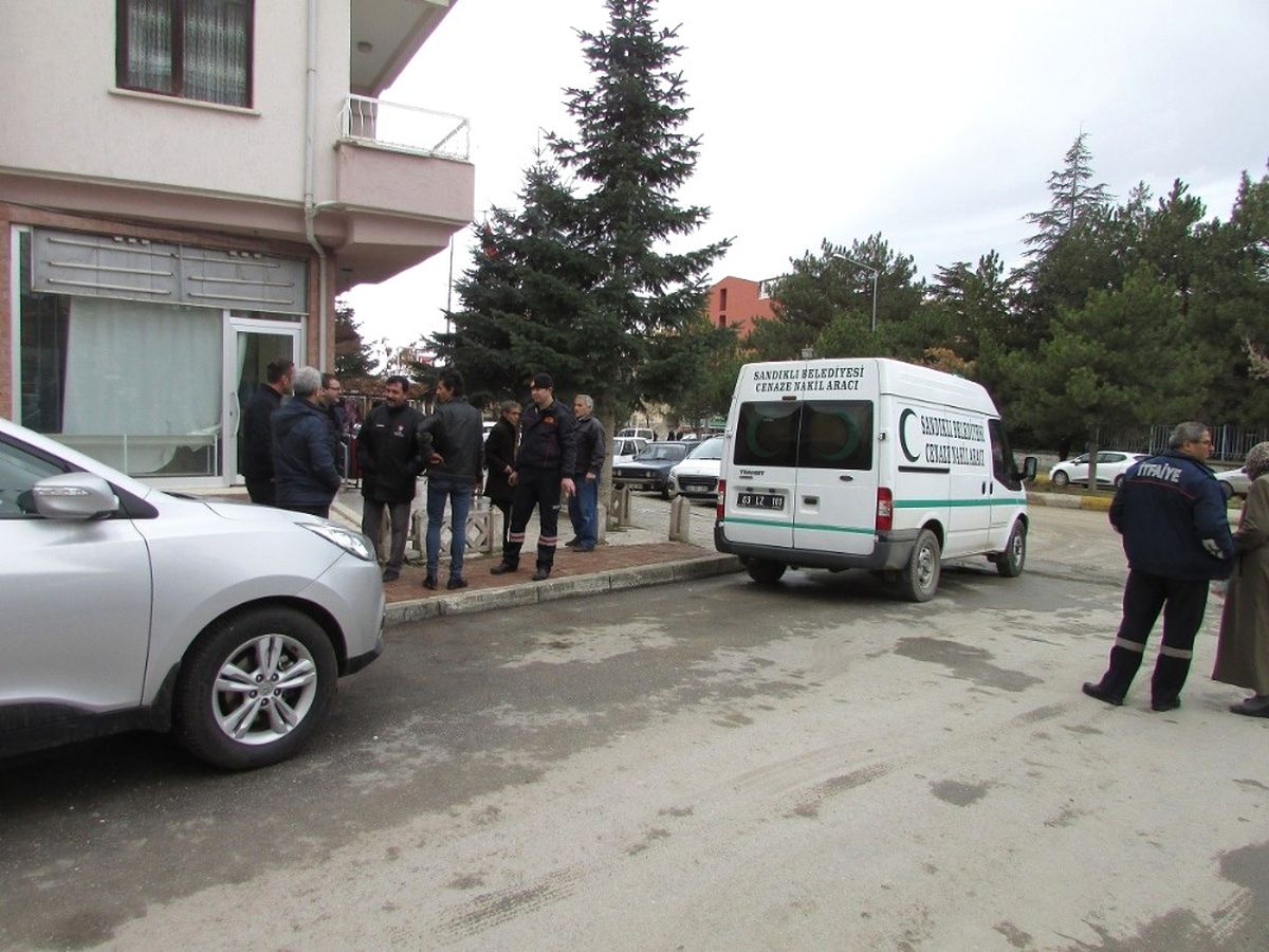80 Yaşındaki Yaşlı Adam Evinde Ölü Bulundu