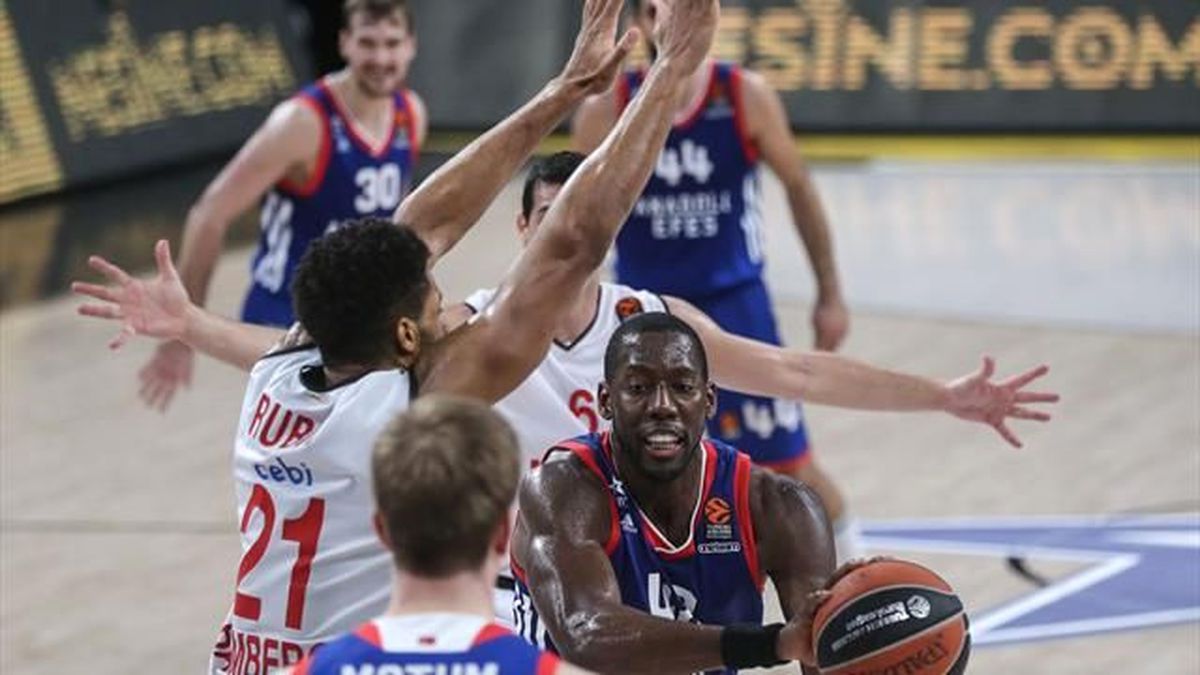Anadolu Efes 4 Maç Aradan Sonra Kazandı