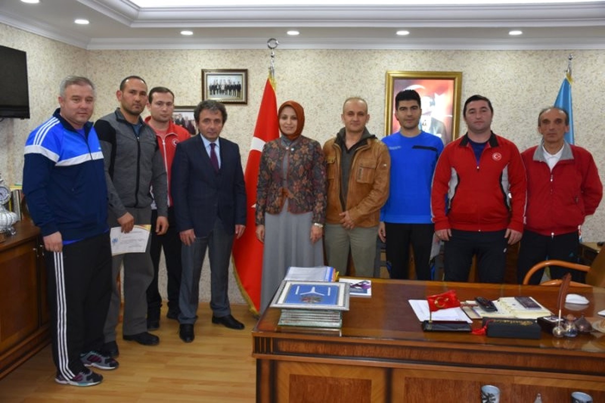 Antrenörlere Teşekkür Belgeleri Verildi
