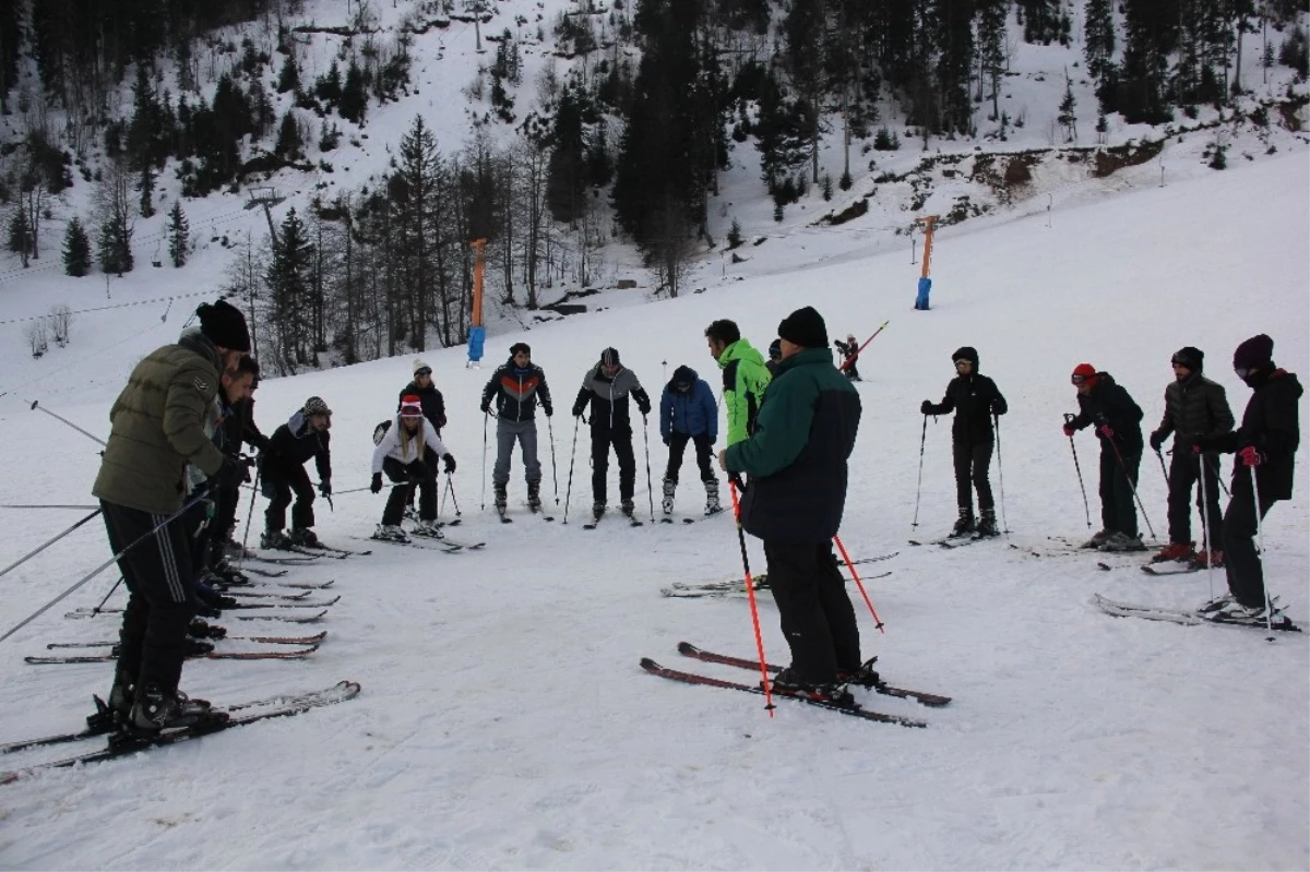Artvin Atabarı Kayak Merkezi\'nde Kayak Sezonu Açıldı