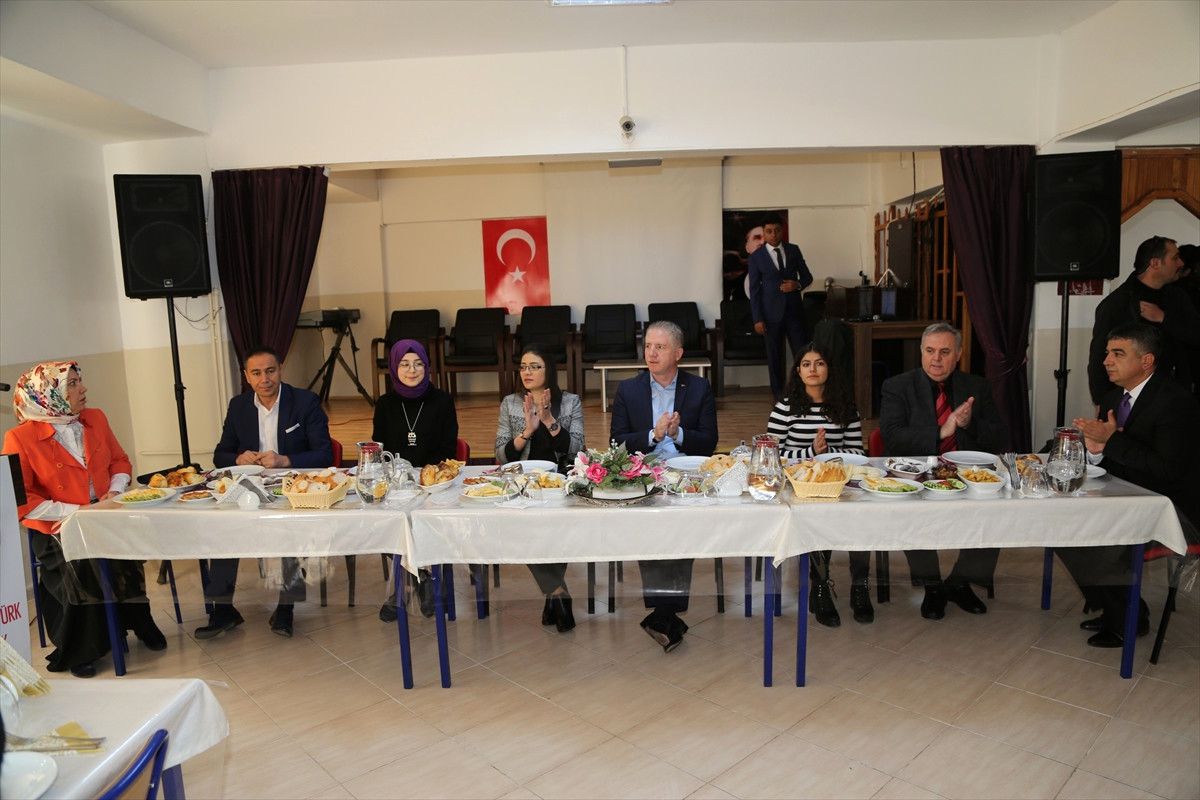 Başarılı Öğrenciler Yurt Dışına Gönderilecek