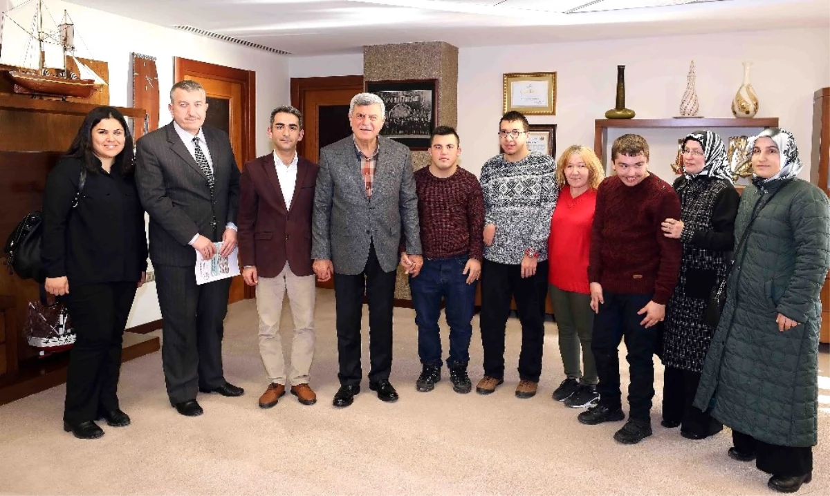 Başkan Karaosmanoğlu, Engelli Öğrencileri Kabul Etti