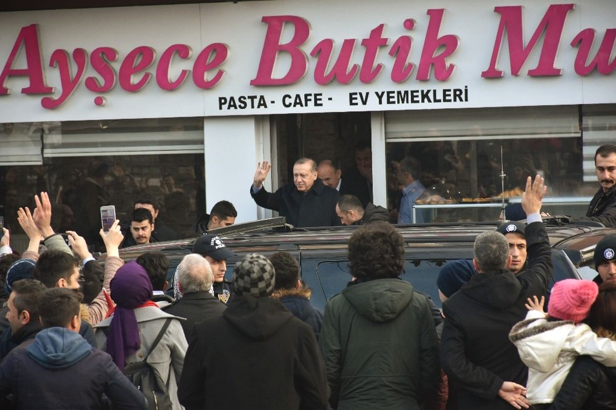 Cumhurbaşkanı Erdoğan\'a Kastamonu\'da Çay İkram Edildi