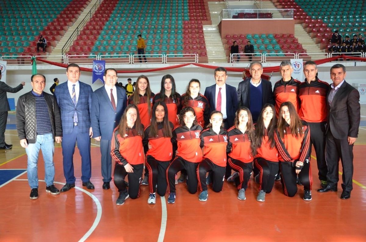 Diyarbakır\'da Futsalda Grup Müsabakaları Başladı