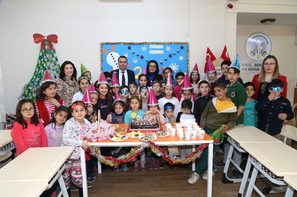 Efeler Kültür Sanat Evleri\'nde Yeni Yıl Coşku ile Karşılandı