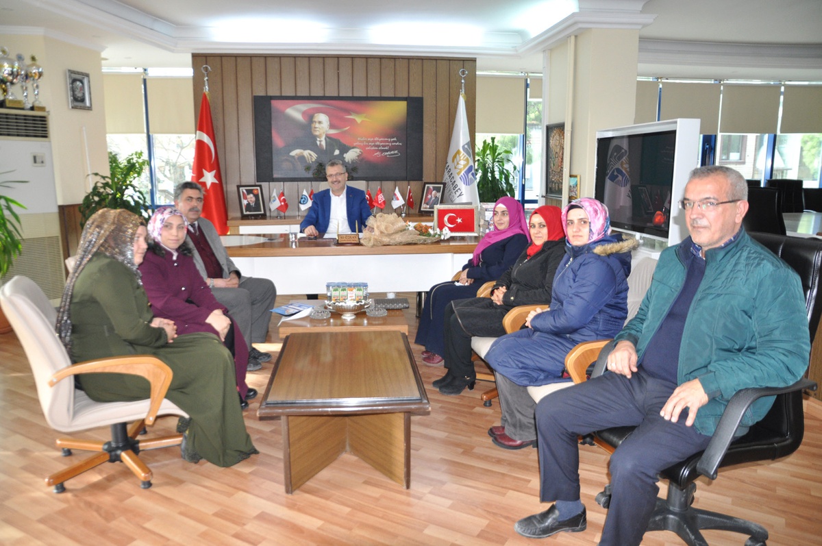 Eğitim Camiası Ali Özkan\'a Minnettar