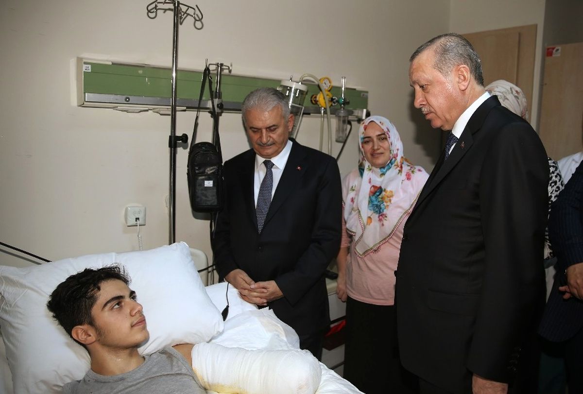 Erdoğan ve Yıldırım Elektrik Akımına Kapılan Harun Polat\'ı Ziyaret Etti