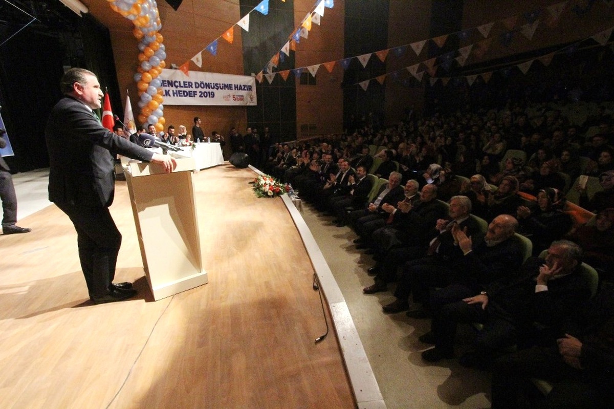 Gençlik ve Spor Bakanı Bak: "Gençler Yolunuz Açık. Ben Bunun Bir Örneğiyim"