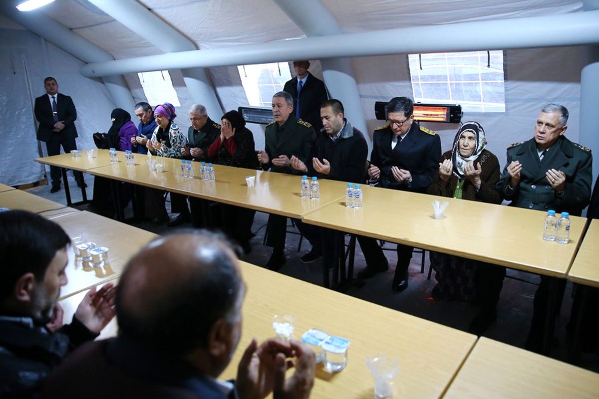 Genelkurmay Başkanı Orgeneral Akar, Şehit Evini Ziyaret Etti