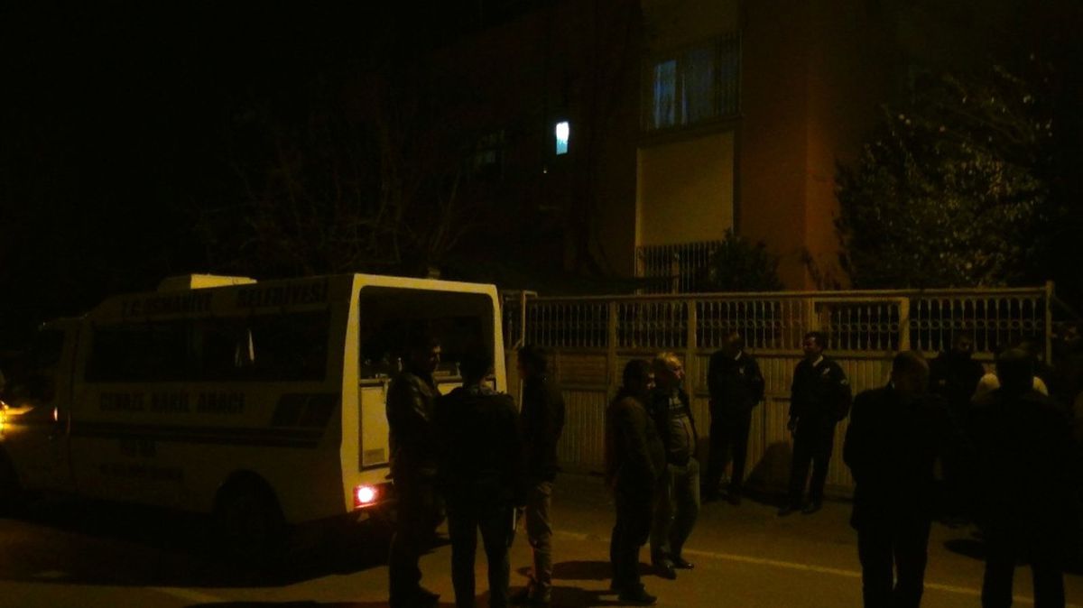 Hırsızlık İçin Girdikleri Evde Ev Sahibini Bıçakla Öldürdüler