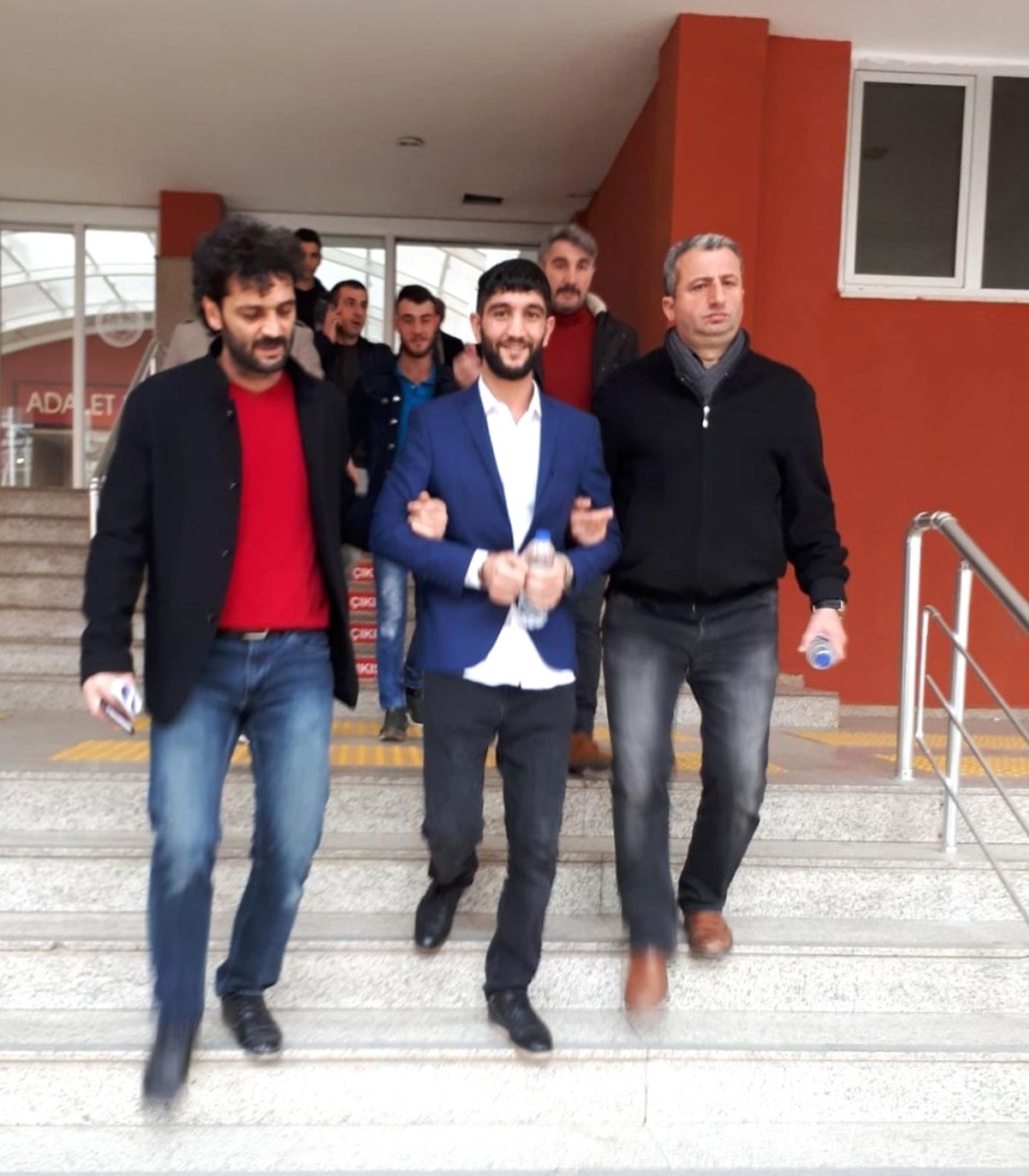İki Kişiyi Yaralayarak Olay Yerinden Kaçan Şahıs Tutuklandı