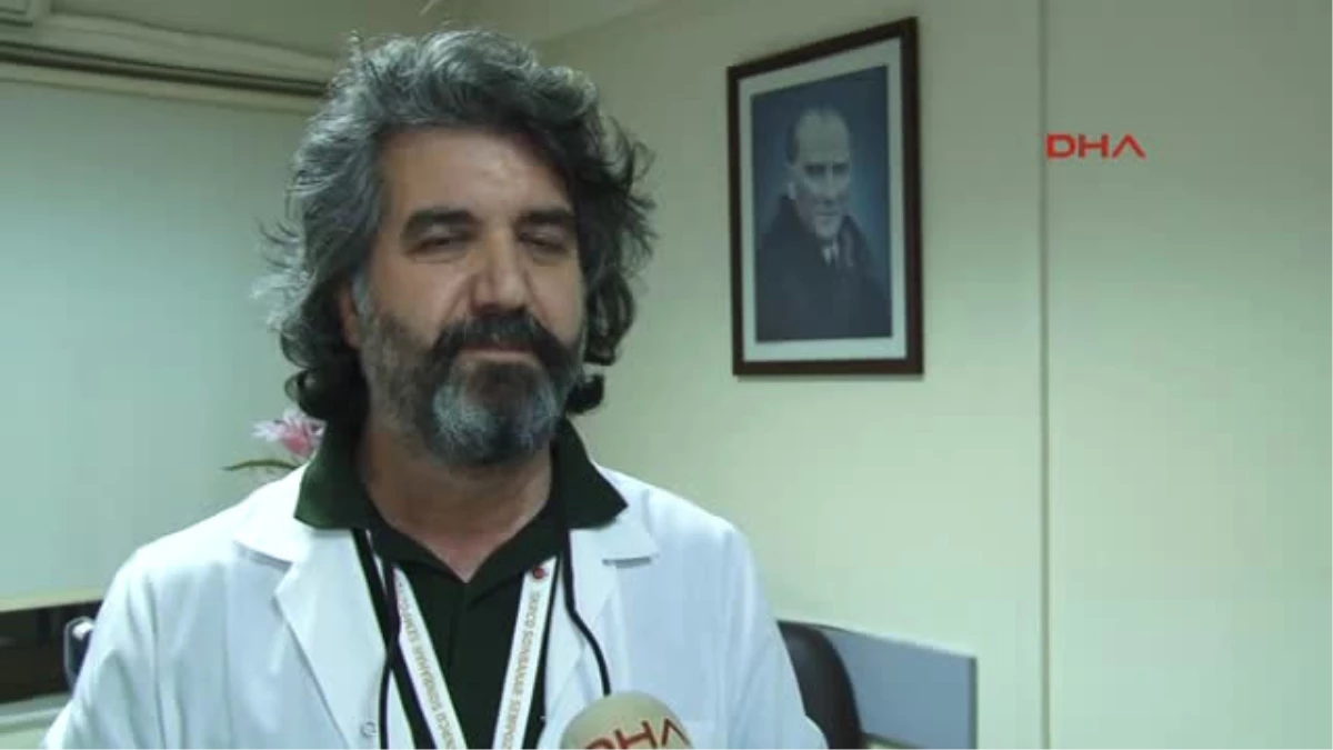 İzmir-Hastalarla Zeybek Onamasıyla Dikkat Çeken O Doktor Konuştu