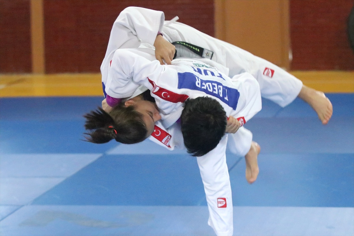 Kadın Milli Judo Takımı\'nın Bolu Kampı