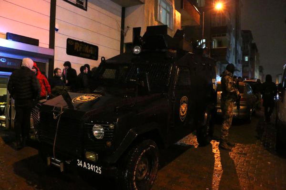 Kağıthane\'de Polisle Soyguncular Çatıştı
