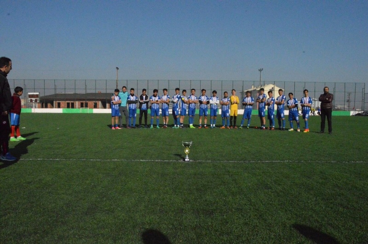 Kars\'ta Liselerarası Futbol Turnuvasında Şampiyon Alparslan Anadolu Lisesi