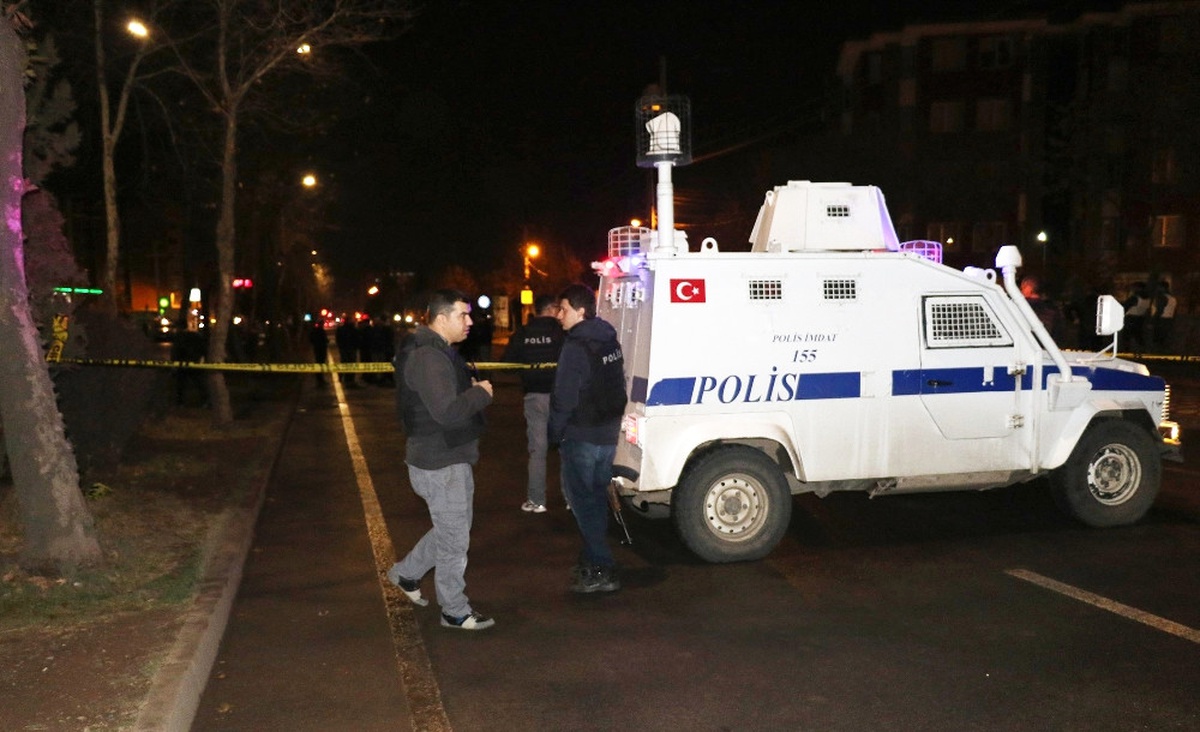 Kaymakamlık ve Polis Merkezi Yakınına Bel Bombası Atıldı