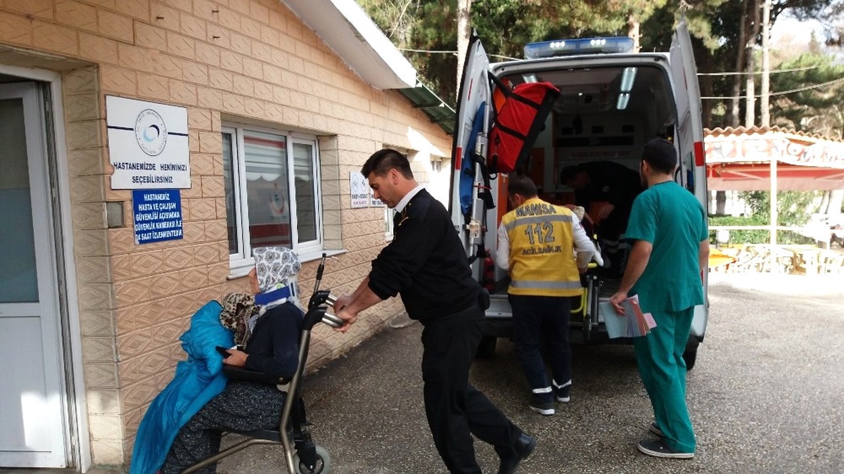 Kontrolden Çıkan Araç Takla Attı: 5 Yaralı