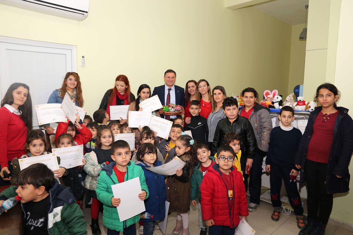Kreş Öğrencilerinden Sosyal Markete Ayakkabı Yardımı