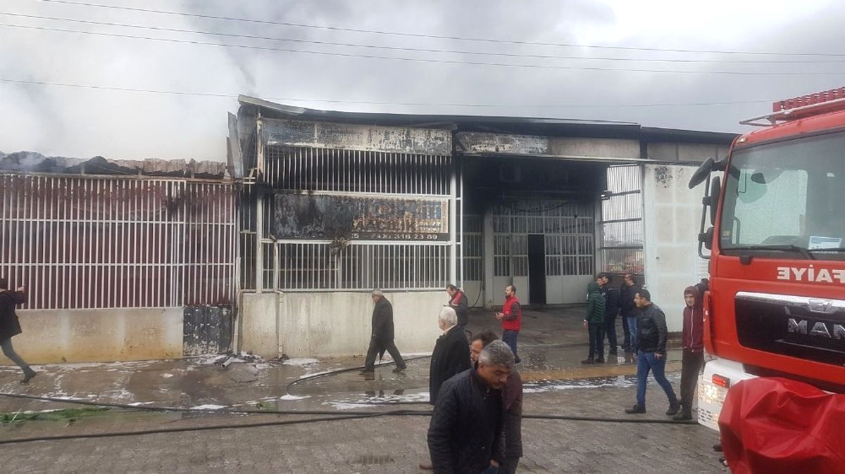 Nazilli\'de Depo Yangını