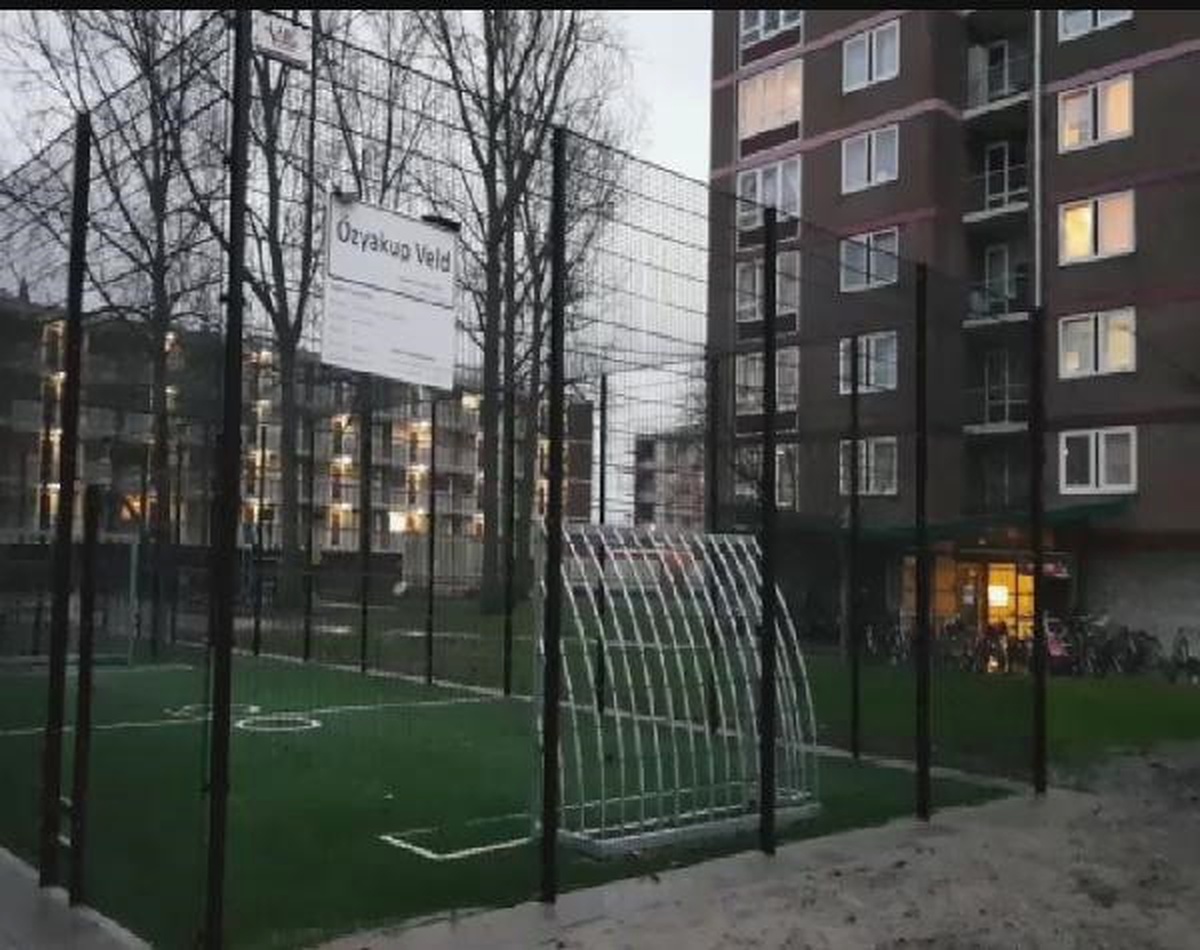 Oğuzhan Özyakup\'un İsmi, Hollanda\'da Bir Futbol Sahasına Verildi