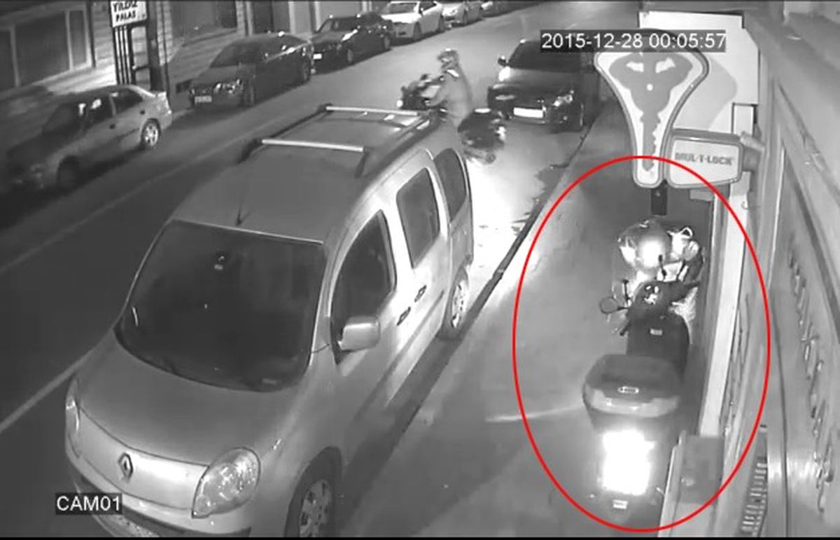 Şişli\'de Herkesin Gözü Önünde Motosikleti Çaldılar
